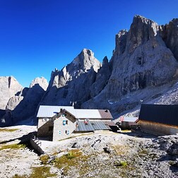 Il rifugio del 15.11.2021 - "Nel mondo" - Sebastiano Zagonel racconta il rifugio Volpi al Mulaz nelle Pale di San Martino - RaiPlay Sound