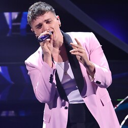 Sanremo 2023 prima serata Olly canta 'Polvere' - RaiPlay Sound