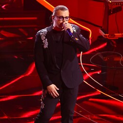 Sanremo 2023 prima serata Gianluca Grignani canta 'Quando ti manca il fiato' - RaiPlay Sound
