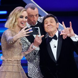 Sanremo 2023 prima serata Il selfie un po' booomer di Gianni Morandi, Amadeus e Chiara Ferragni - RaiPlay Sound