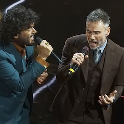 Sanremo 2024 seconda serata Renga e Nek cantano "Pazzo di te" - RaiPlay Sound