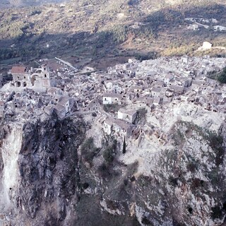 Copertina La terra ballerina. Il terremoto del 23 novembre 1980 in Irpinia e a Napoli