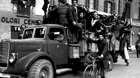 25 aprile 1945: Milano, Genova, Torino - RaiPlay Sound