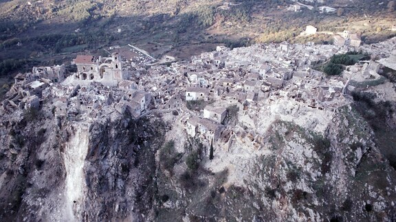 La terra ballerina. Il terremoto del 23 novembre 1980 in Irpinia e a Napoli - RaiPlay Sound